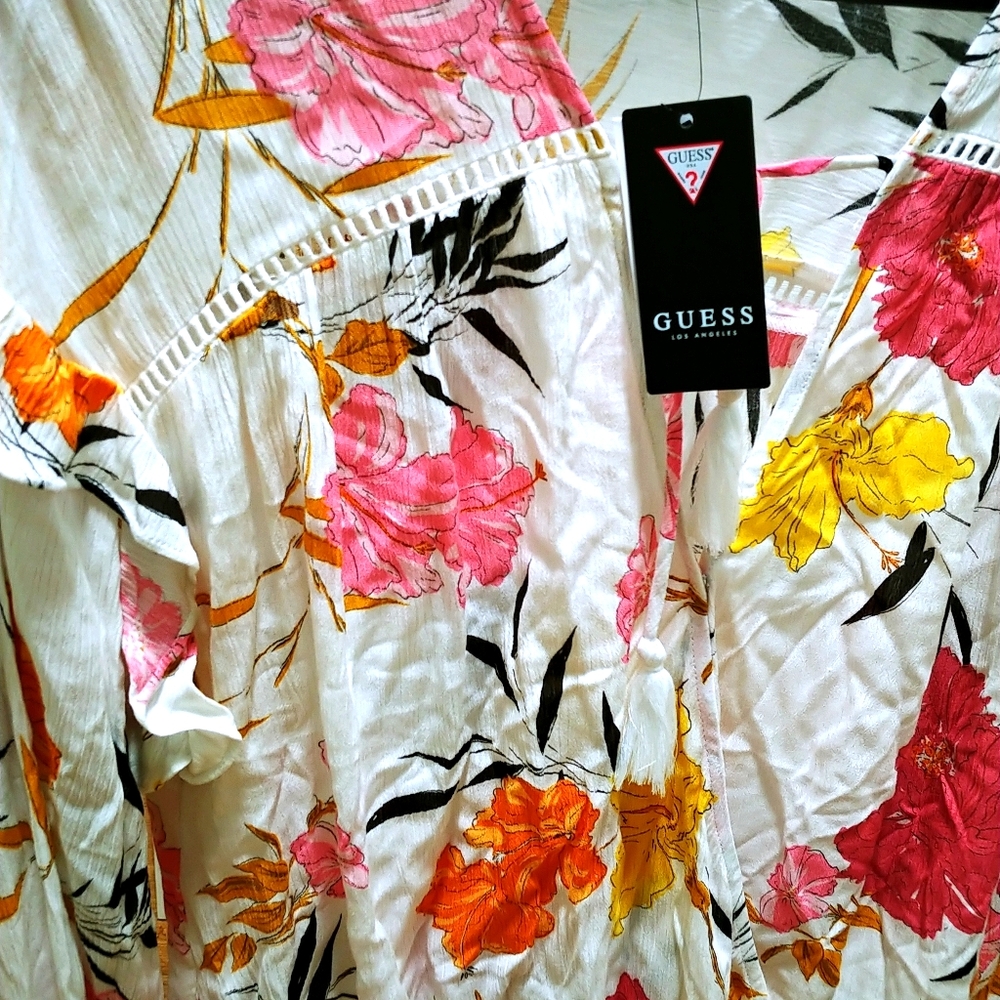 Guess Blouse Jin Etched Hibiscus Large - Picture 3 of 7